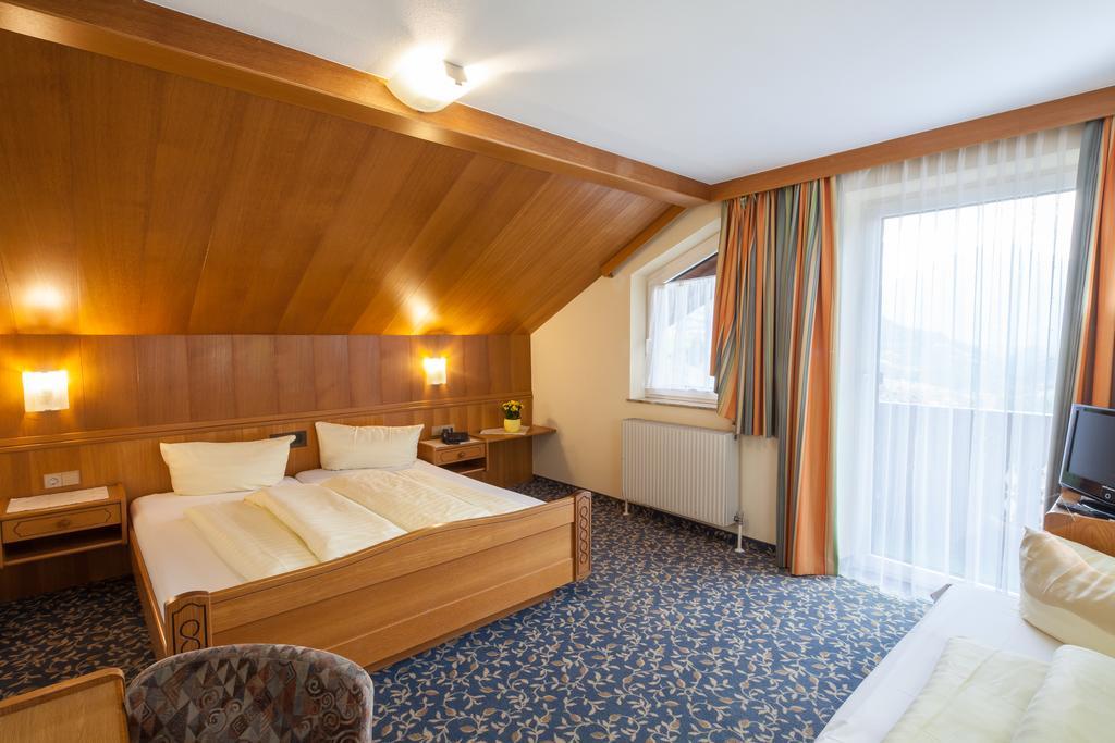 Classic Dreibettzimmer