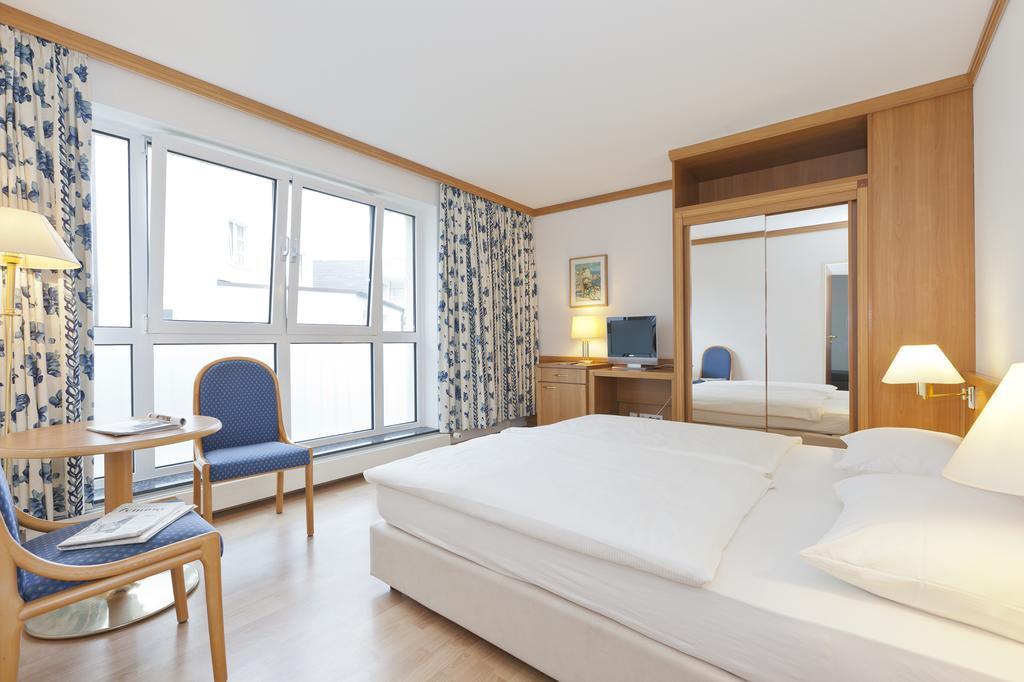 One-Bedroom Apartment with Courtyard View,401477493:JPEG