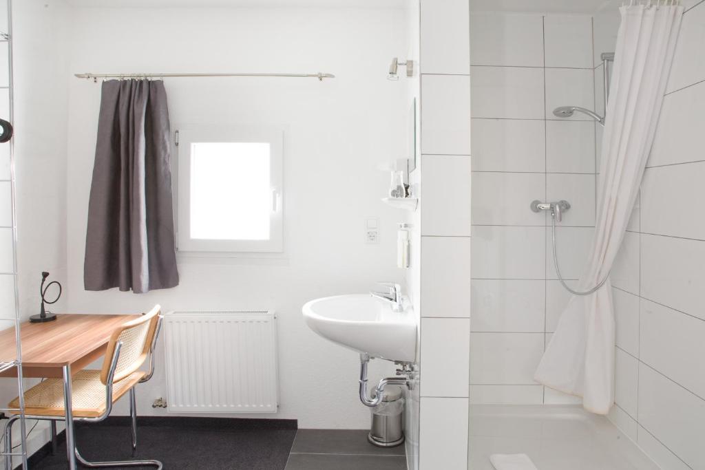 BASIC Einzelzimmer mit Gemeinschafts-WC
