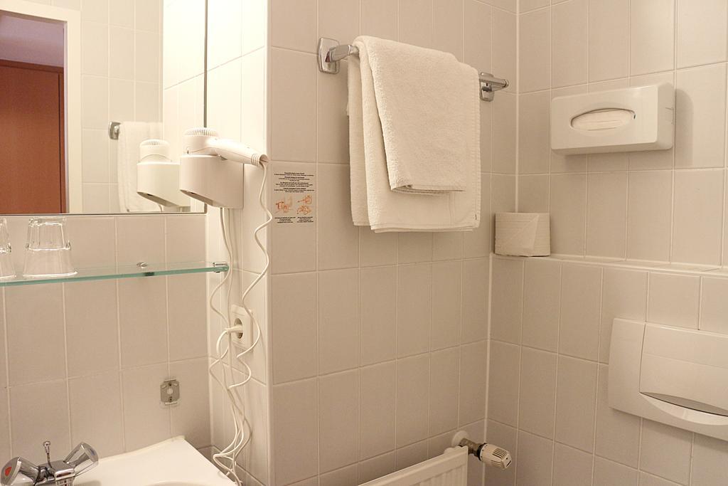 Double Room,666422874:JPEG