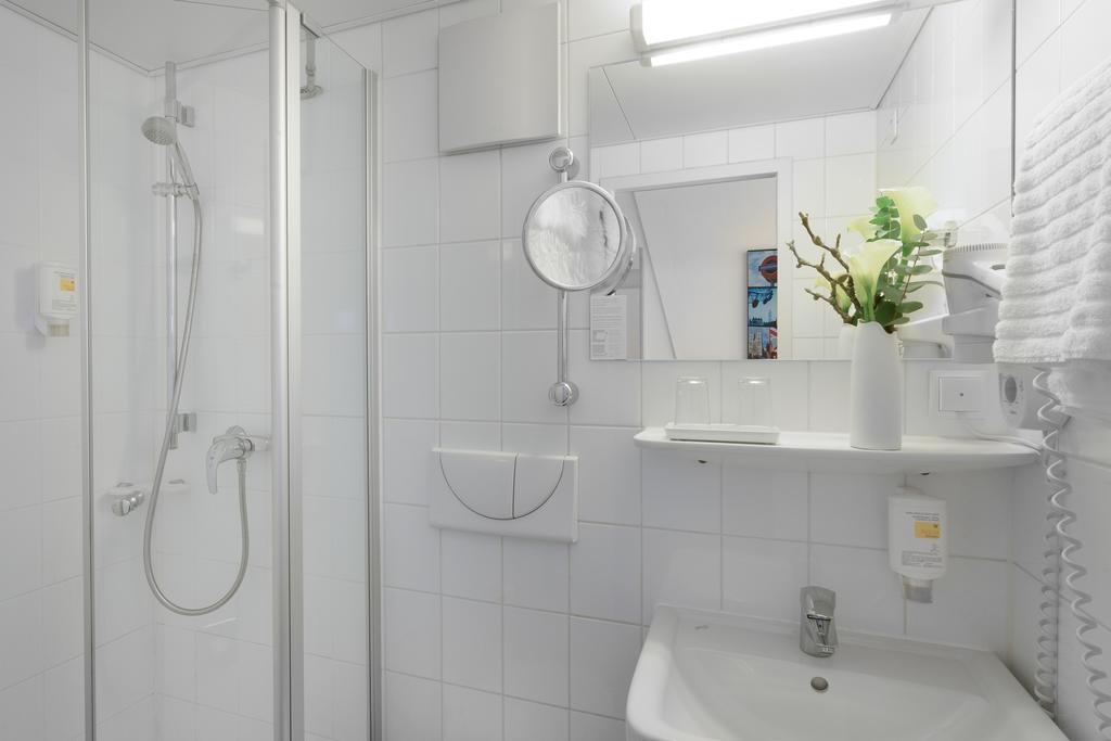 Officer Class Single Room,702483160:JPEG