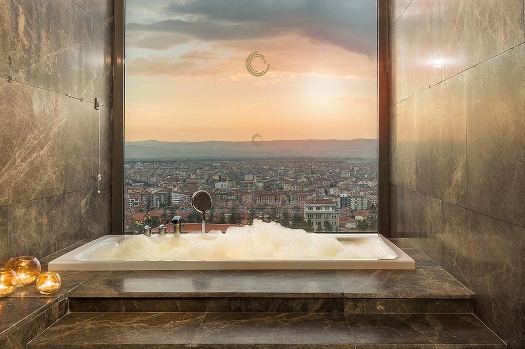 Grand Suite Spa Bath