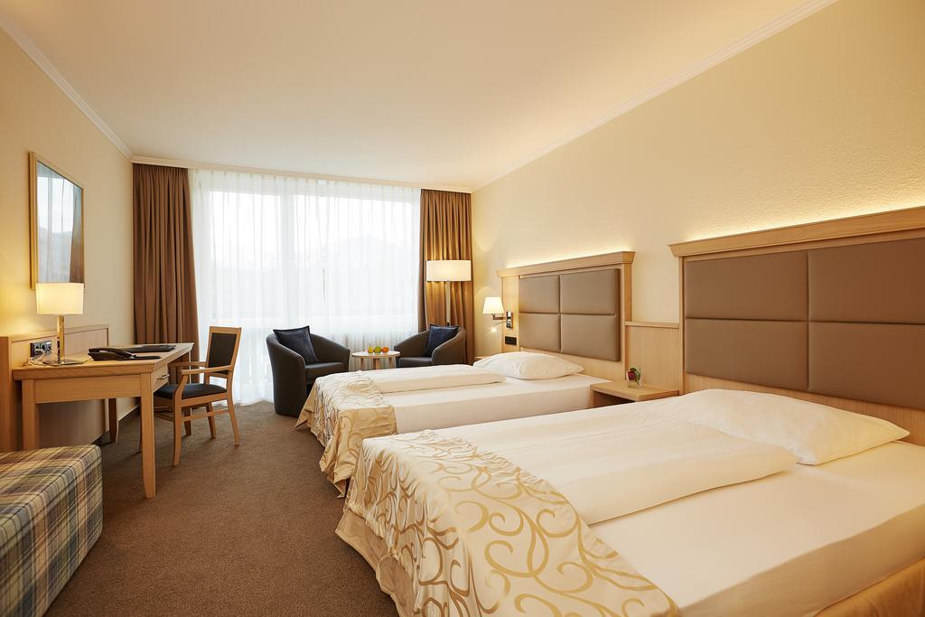 Doppel-/Zweibettzimmer mit Seeblick