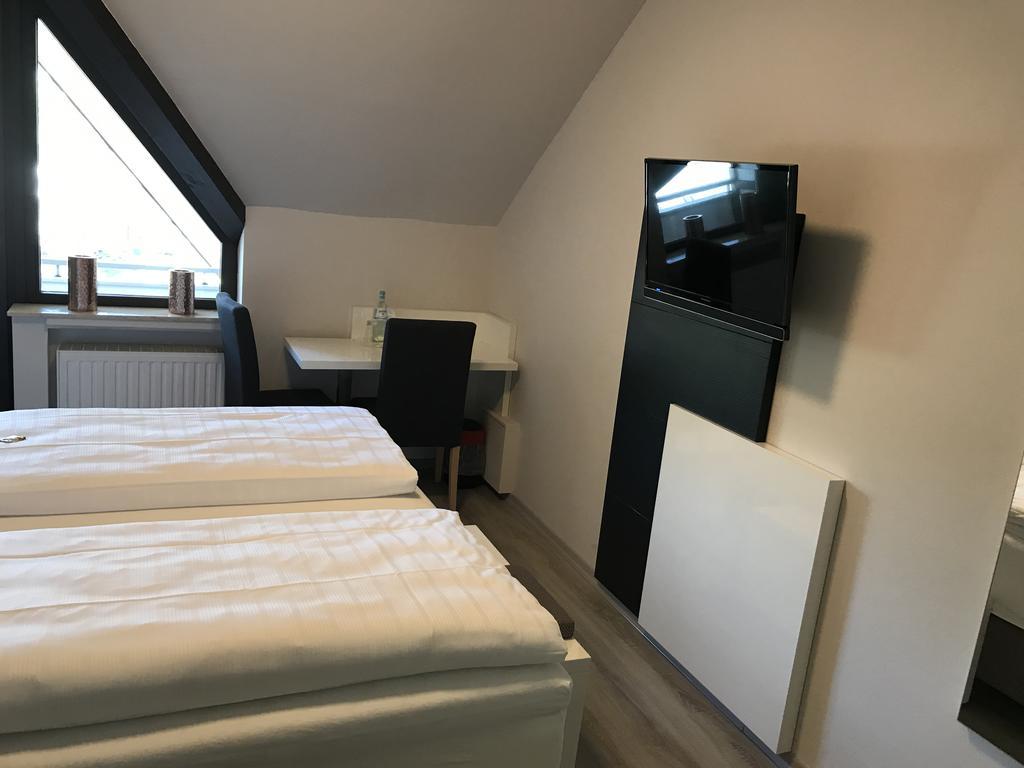Doppelzimmer mit Flussblick und Balkon