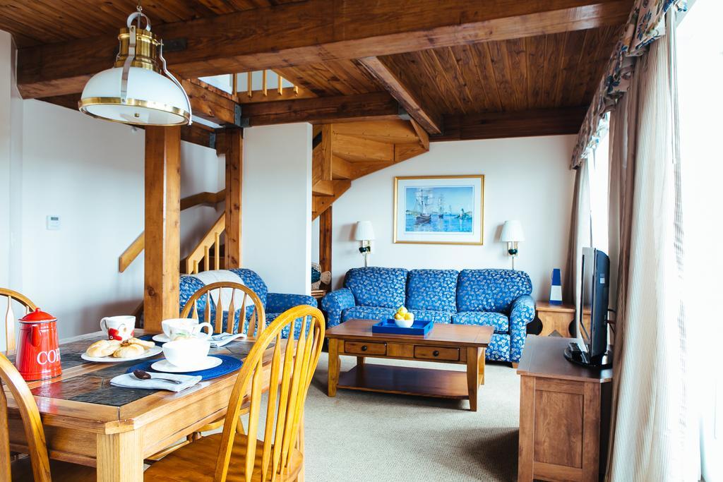 Two-Bedroom Townhouse,679774938:JPEG