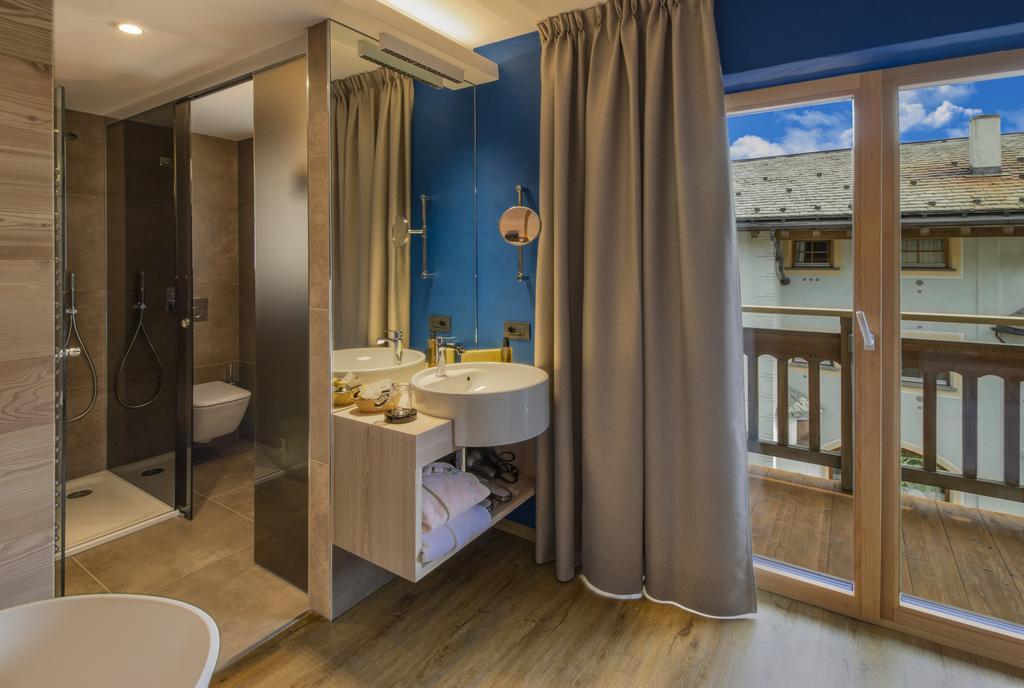 Deluxe Doppel-/Zweibettzimmer mit Balkon