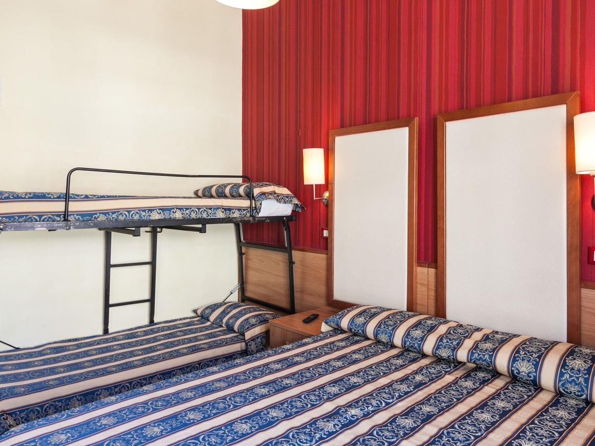 Quadruple Room with Sea View,526497936:JPEG