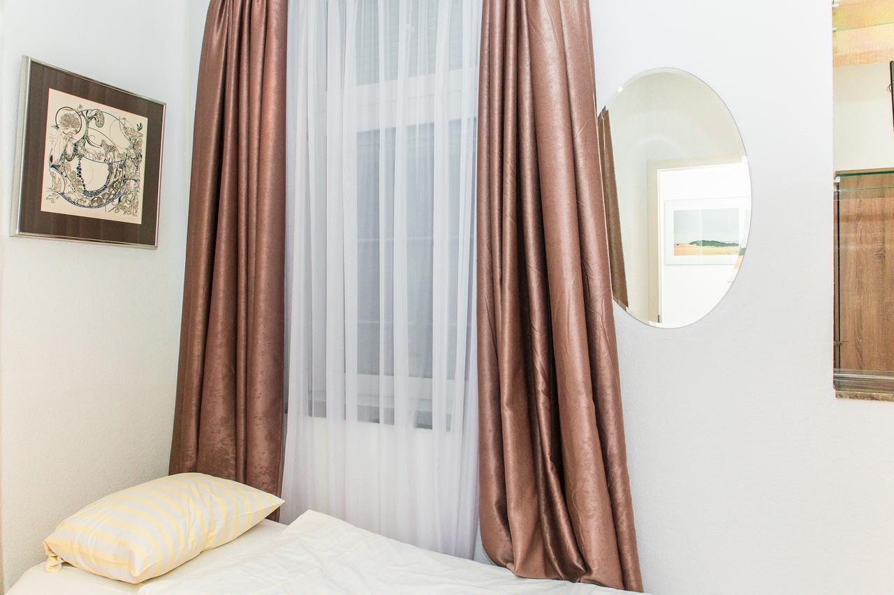 Single Room,727435417:JPEG