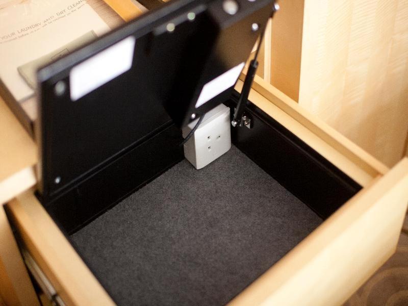 Sky Zimmer mit Queensize-Bett und Hafenblick