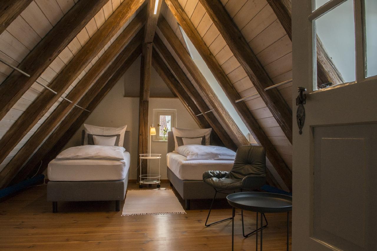 Suite,596354109:JPEG