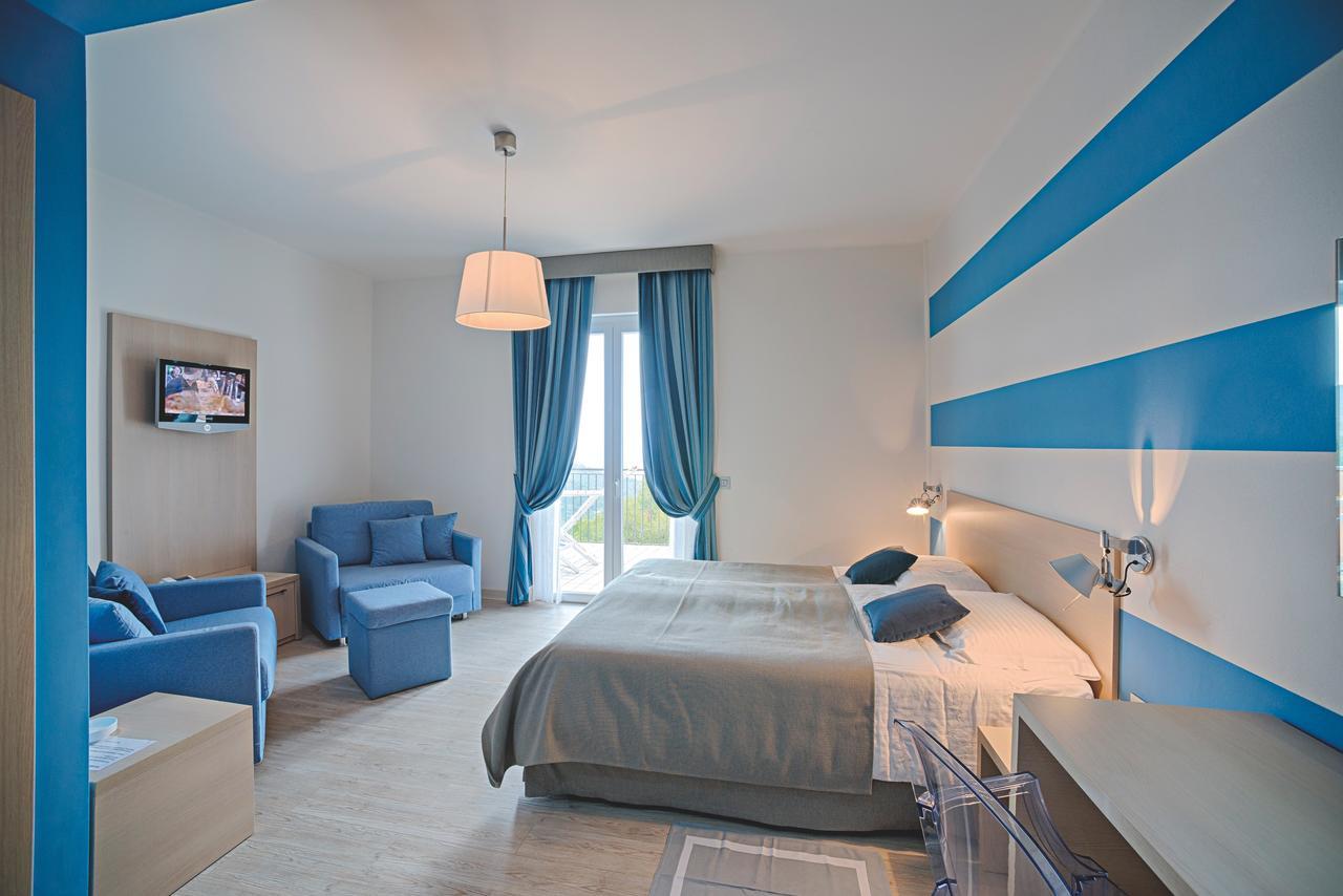 Quadruple Room with Sea View,627456654:JPEG