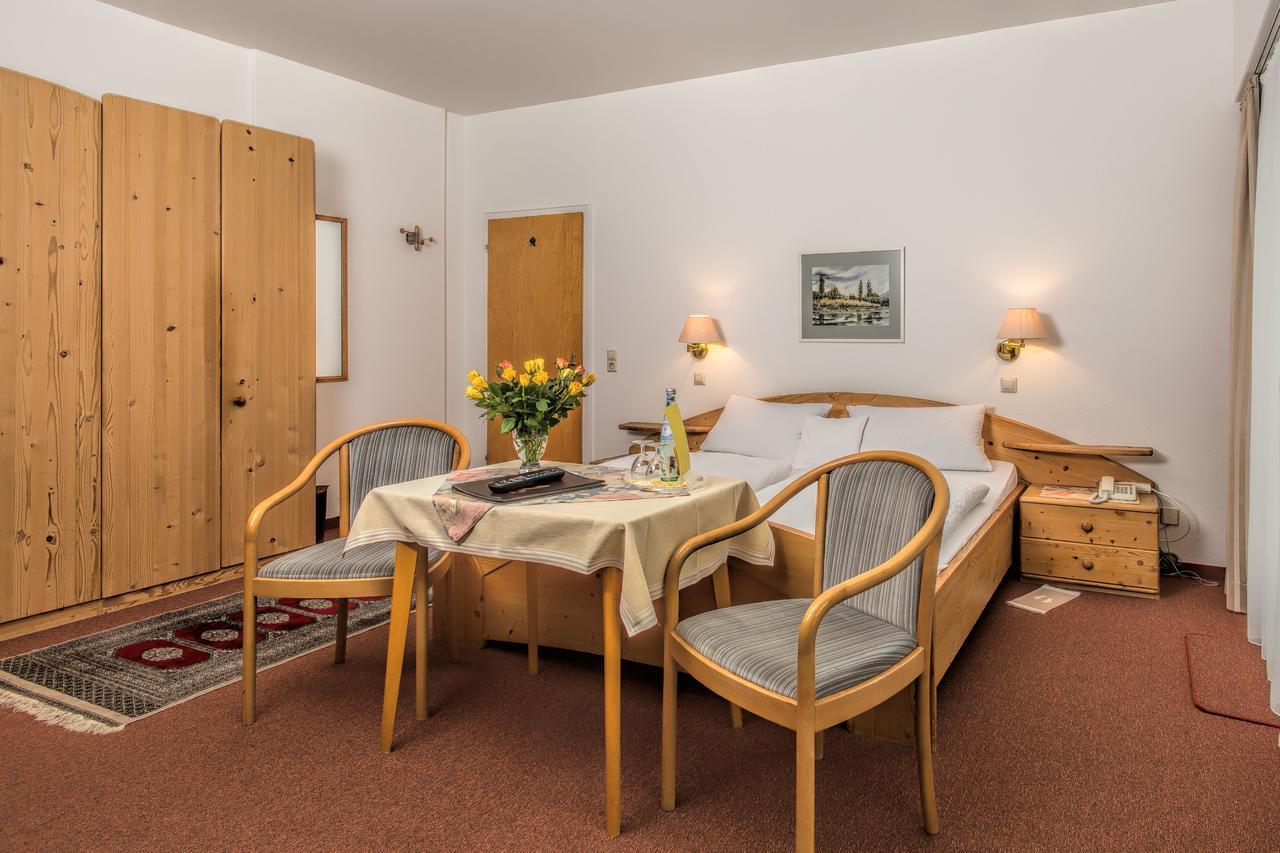 Comfort Doppelzimmer mit direkten Seeblick und Balkon,635652534:JPEG