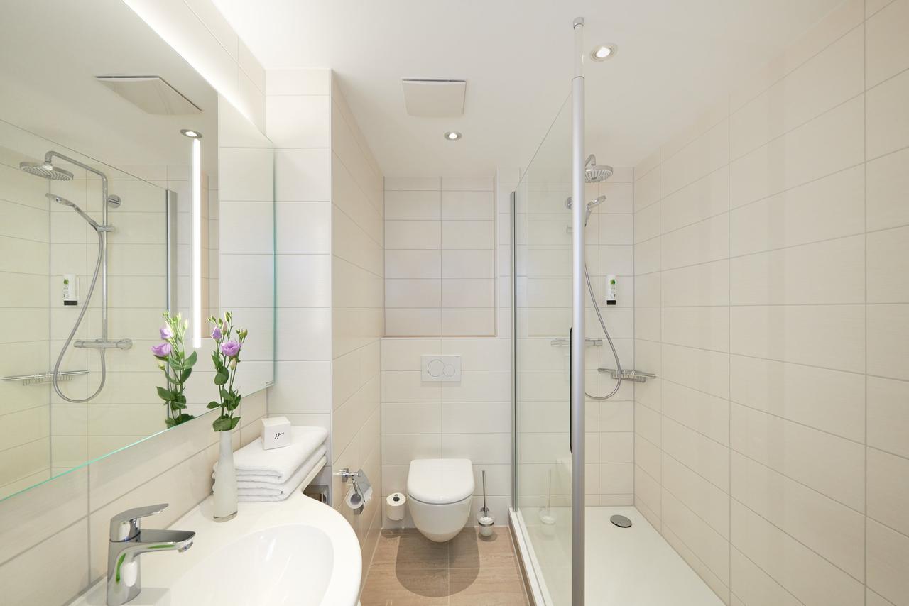 Single Room,645098619:JPEG