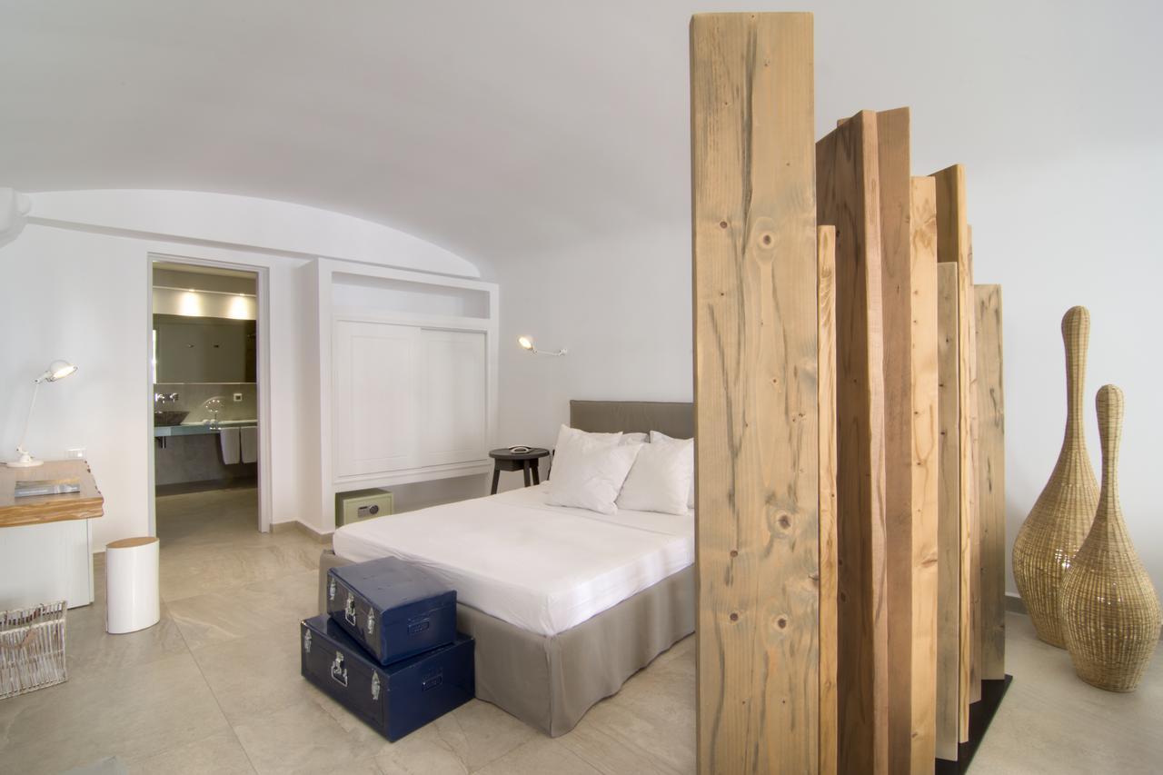 Absolute Suite mit eigenem Whirlpool und Aussicht auf die Caldera