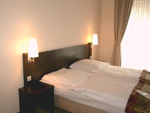 Double or Twin Room,64938643:JPEG