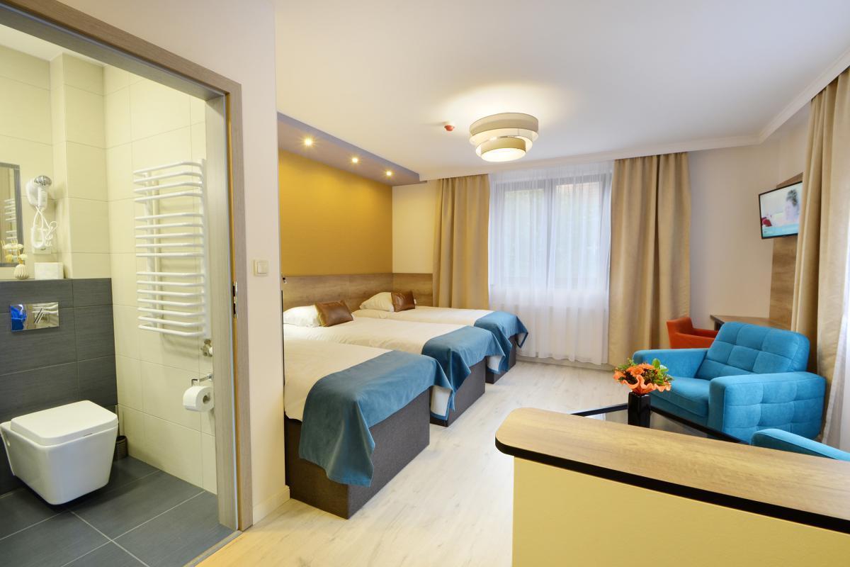 Triple Room with Shower,662315301:JPEG