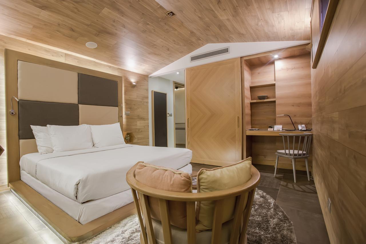 Double Room No Window,665469402:JPEG