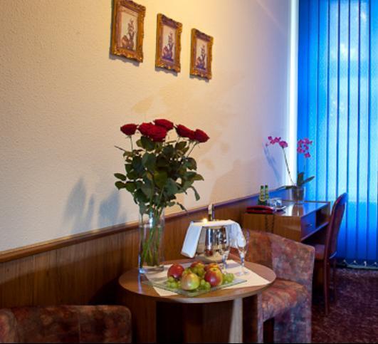 Twin Room,413285493:JPEG