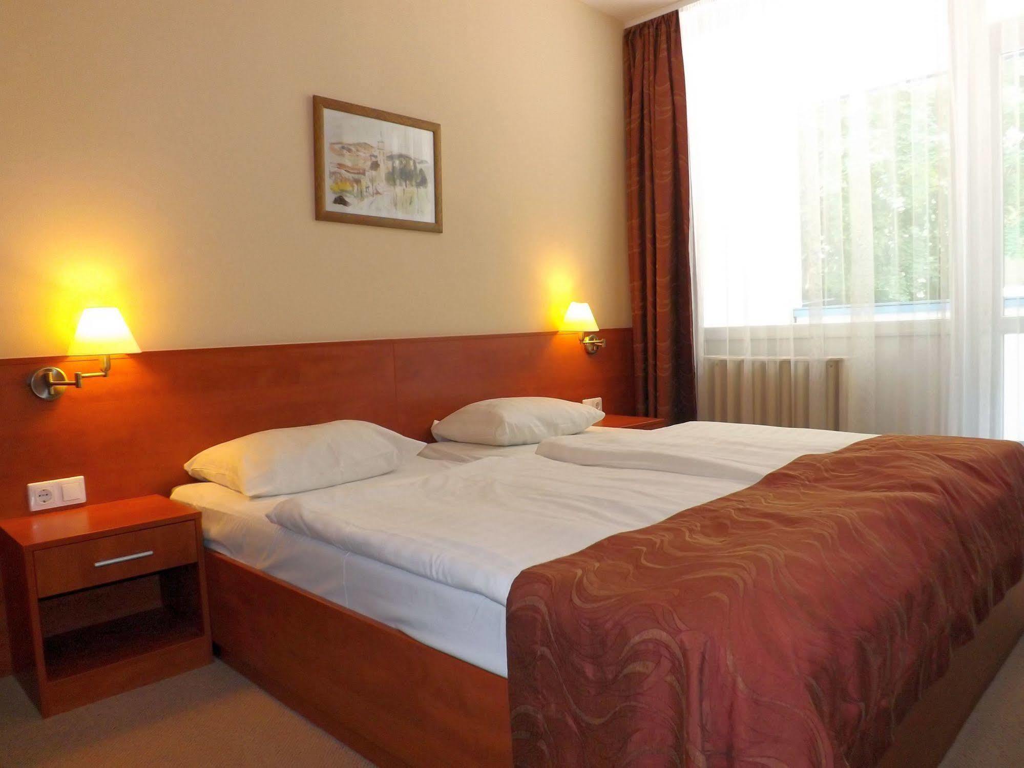 Deluxe Doppelzimmer mit 2 Doppelbetten
