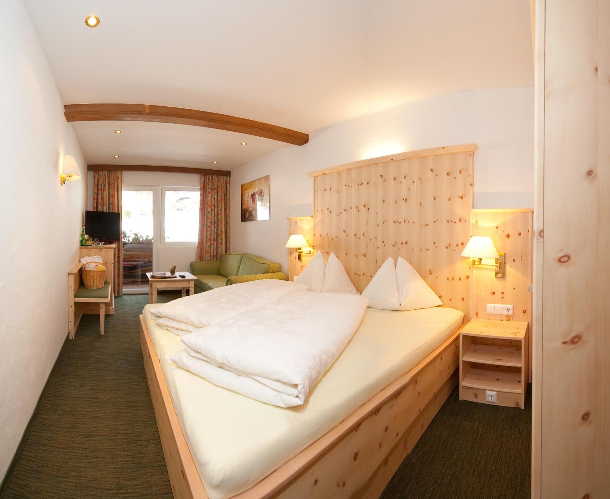 Deluxe Double Room,678709131:JPEG
