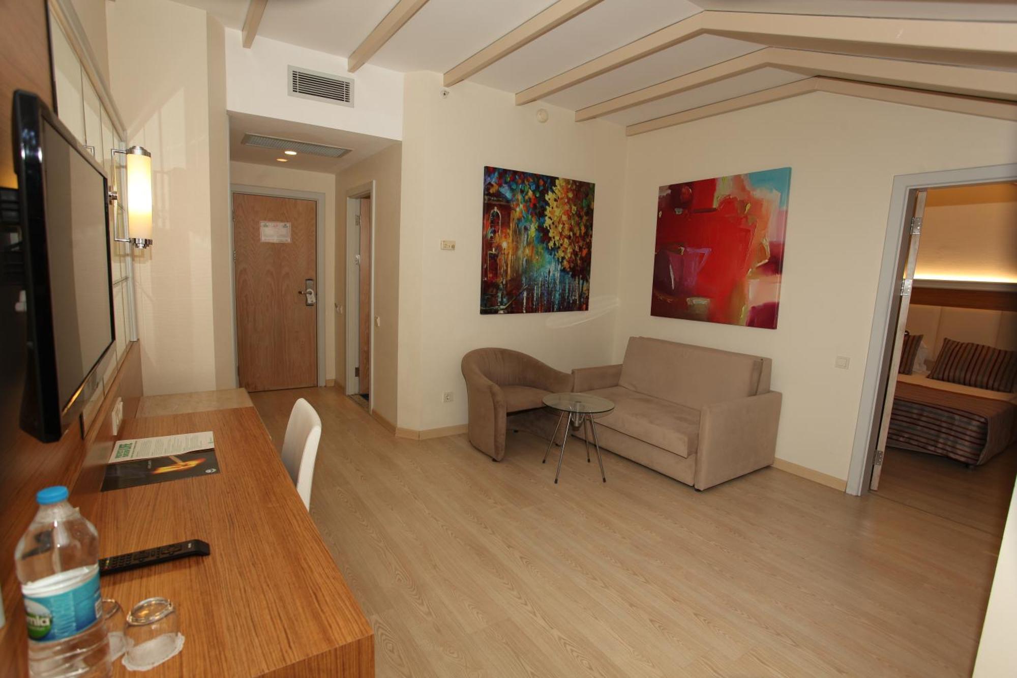 Double Room,1274989270:JPEG