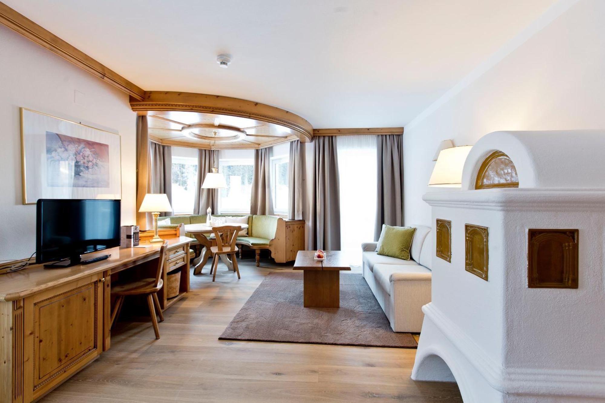 Deluxe Junior Suite,414508077:JPEG