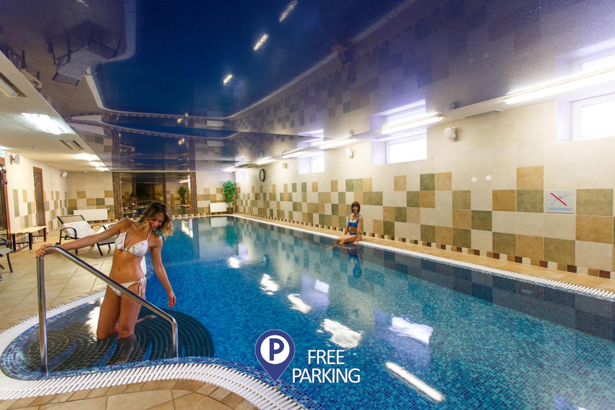 Family Lux Room with Bath and Pool and Sauna Access