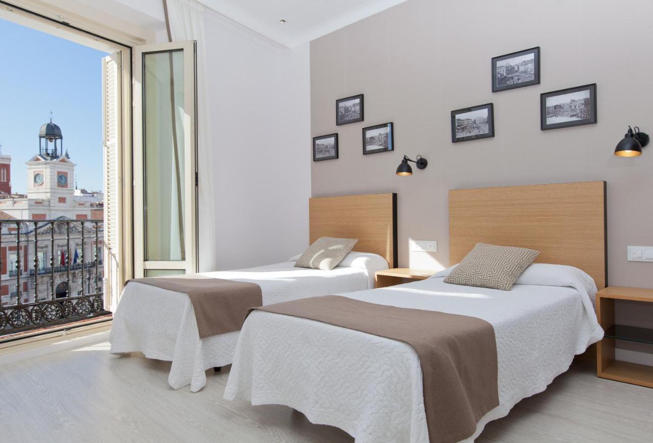 Vierbettzimmer mit Blick auf die Puerta del Sol
