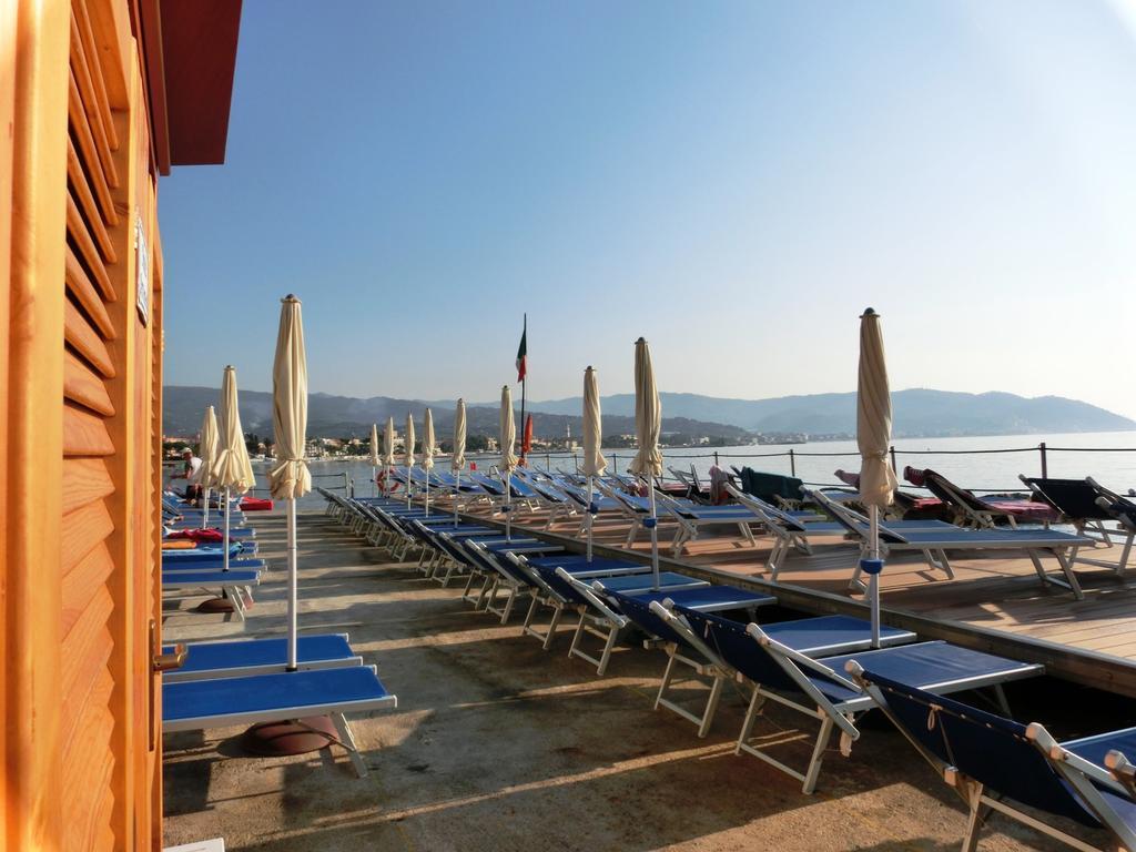 Doppelzimmer mit Terrasse und Meerblick (Erdgeschoss)