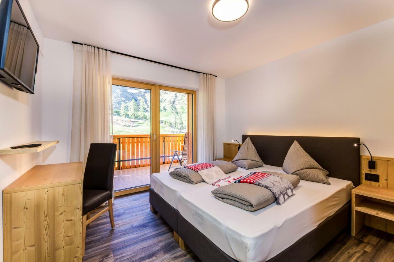 Double Room with Mountain View,787989477:JPEG