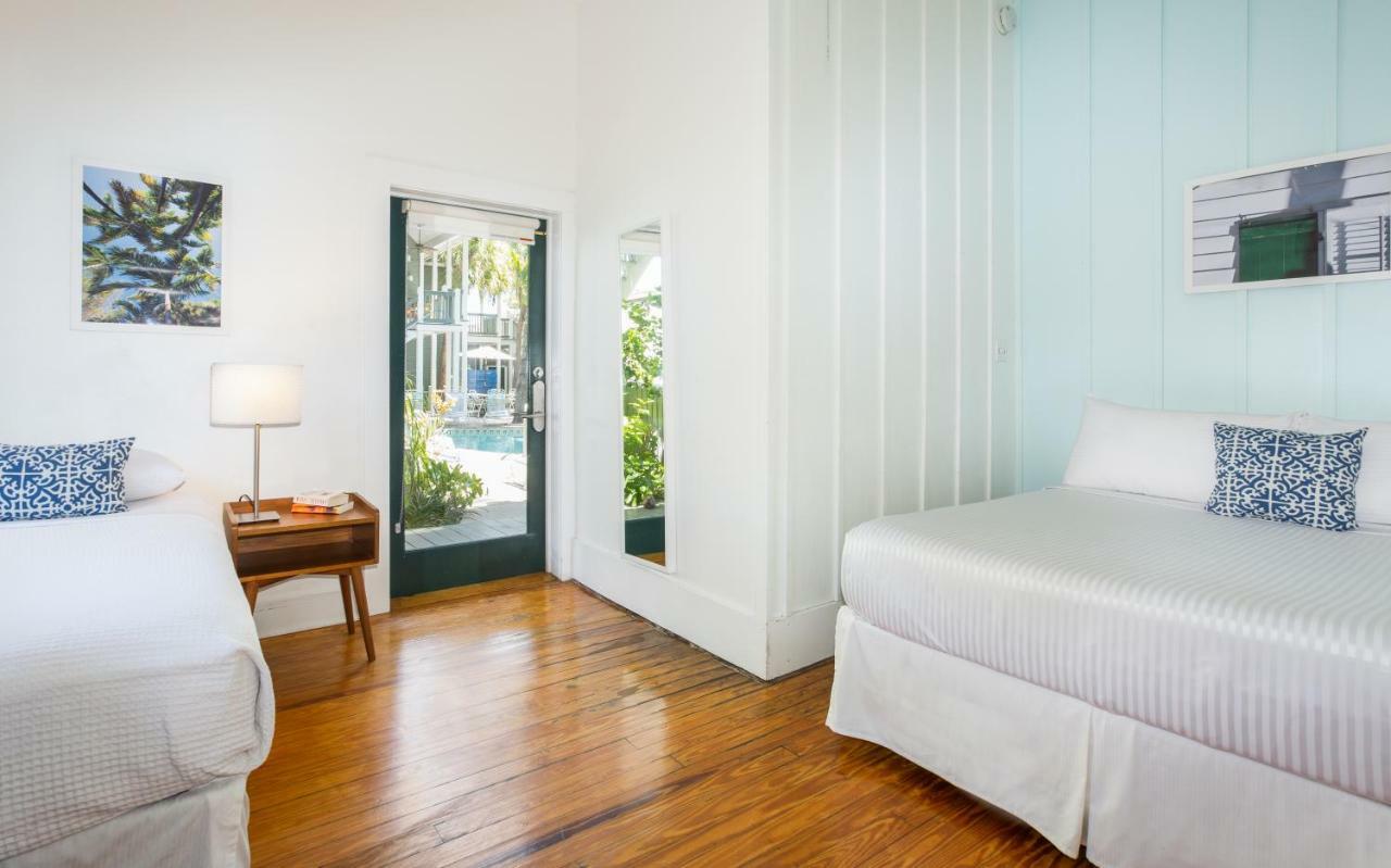 Zimmer Cabana mit Queensize-Bett und 2 Einzelbetten