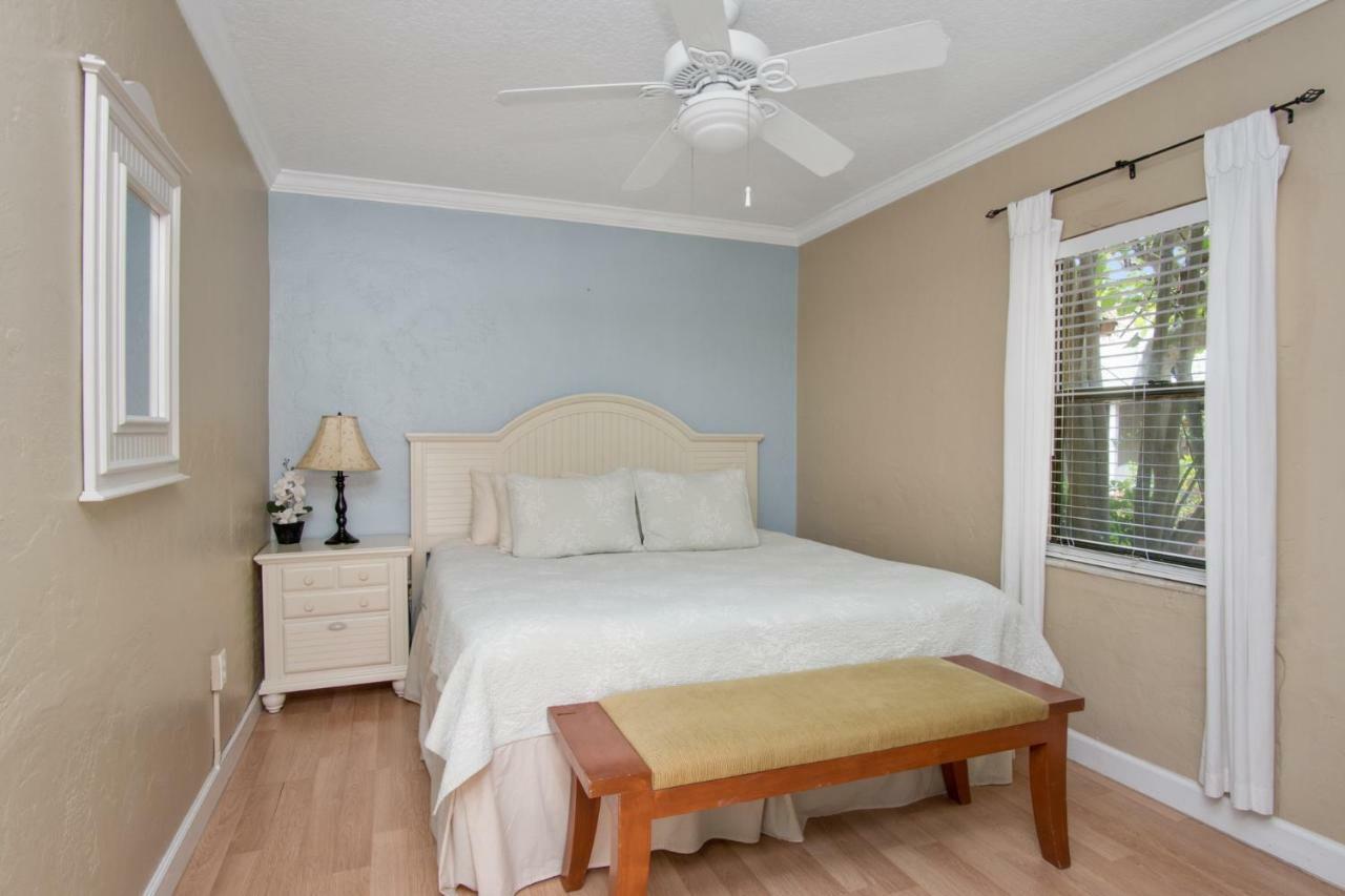 Two-Bedroom King Apartment Oceanfront View