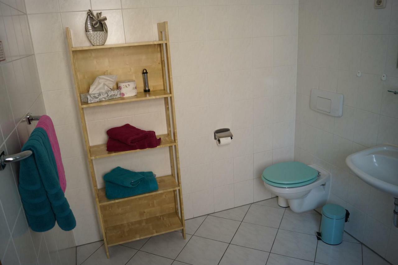 Family Room,824203439:JPEG