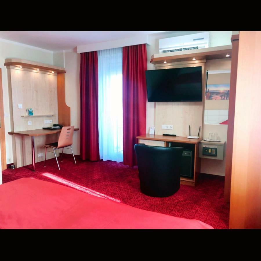Double or Twin Room,893579029:JPEG