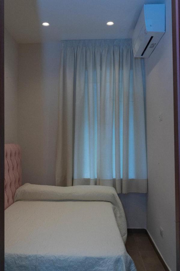 Quadruple Room with Private Bathroom,921932275:JPEG