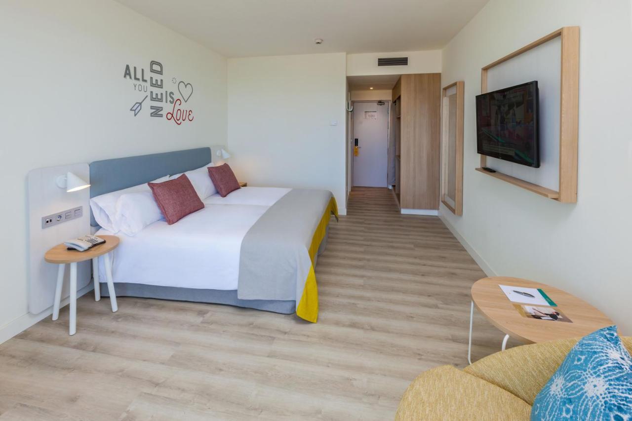 Deluxe Double Room Adults Only 18 years,1128164613:JPEG