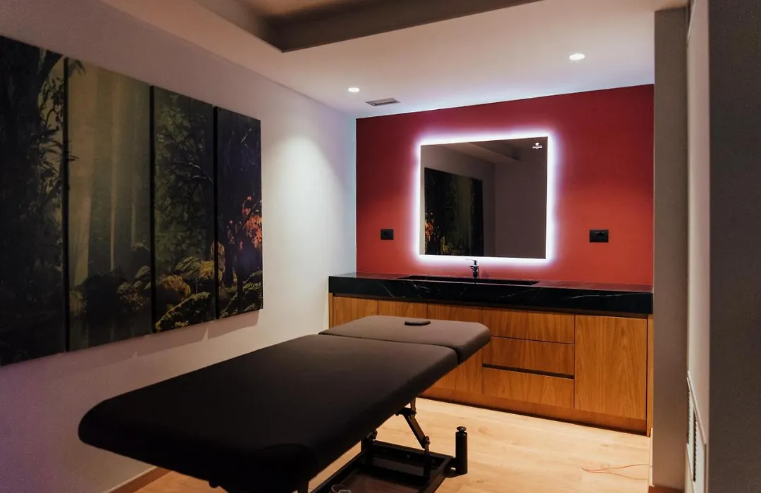 Black Diamond Hotel-1