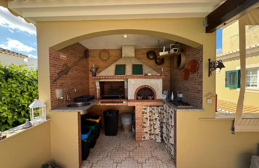 Happy Silva Guesthouse-1
