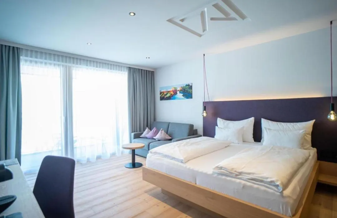 Wellness und Brunch Hotel MorgenZeit beheizter Naturteich Genuss Frühstück bis 13 Uhr Hochkönig Sommercard-1