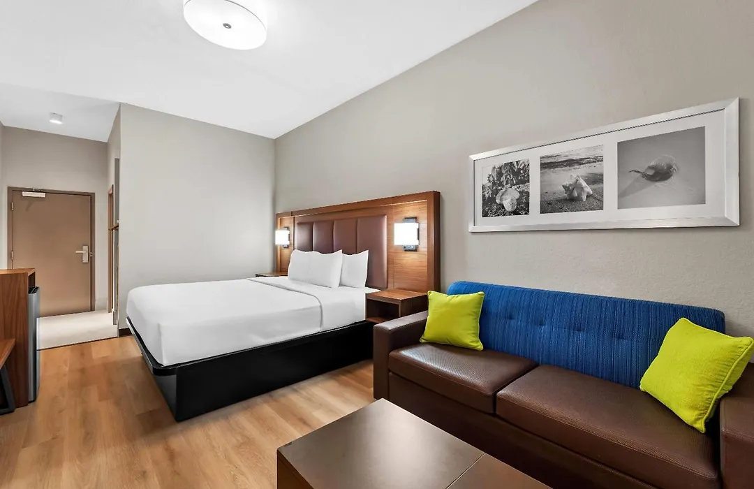Days Inn & Suites By Wyndham Fort Myers Near Jetblue Park-1