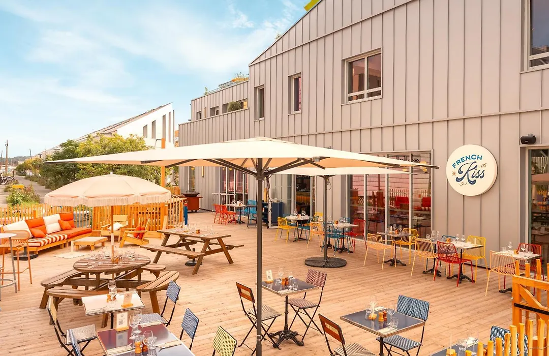 Eklo Hotels Bordeaux Centre Bastide-1