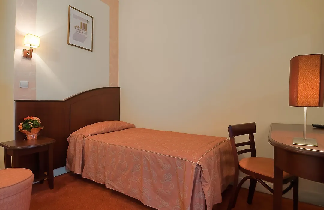 Hotel Le Faubourg Opera-1