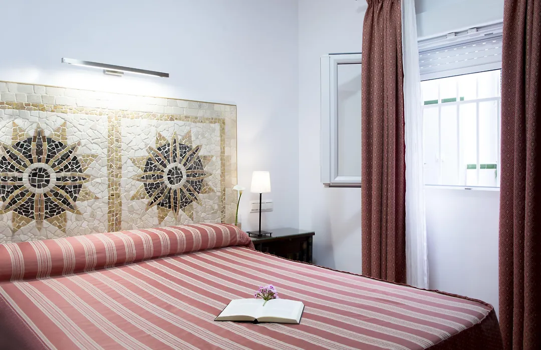 Hostal Alhambra - Adults Only-1