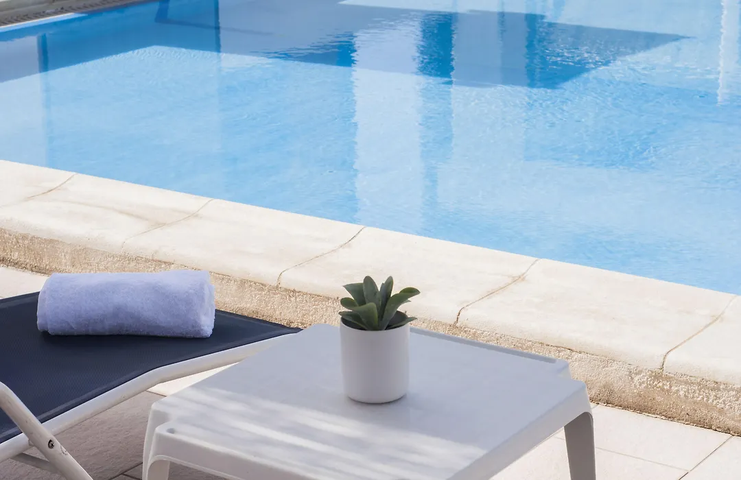 Rooms By Alexandra Hotel-1
