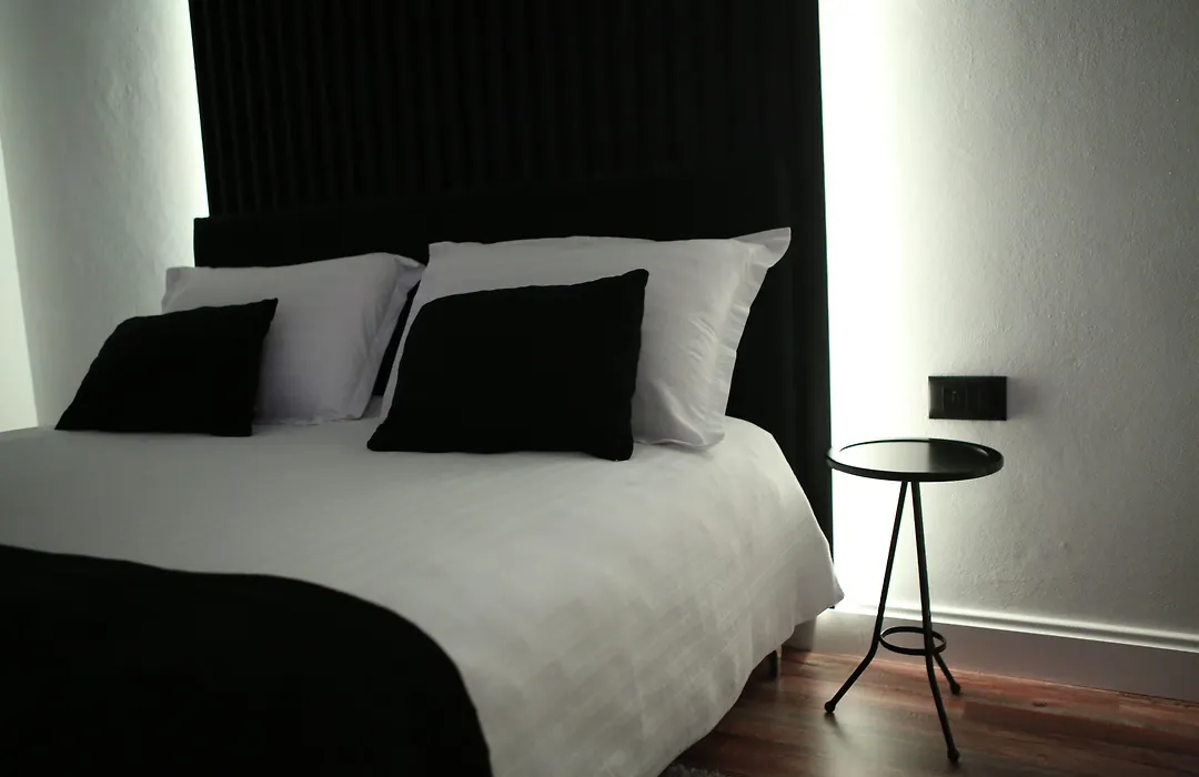 Dark Boutique Hotel-1
