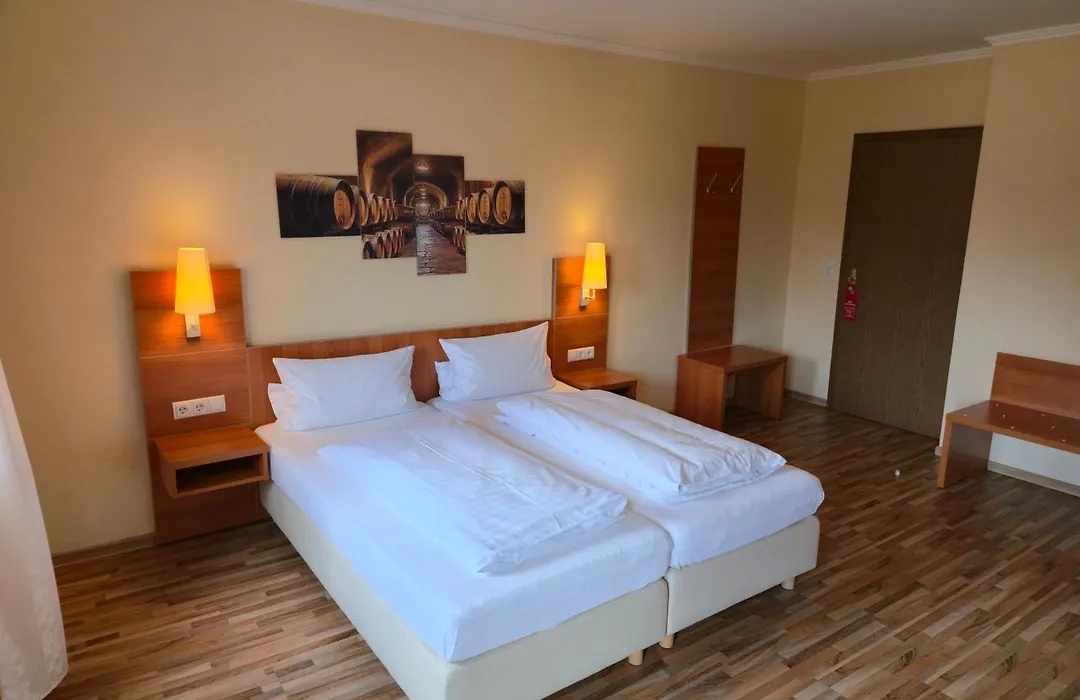 Hotel-Restaurant Zum Kirschbaum-1
