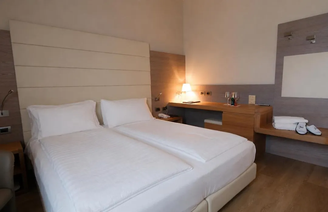 Hotel Capri Bardolino 3S-1
