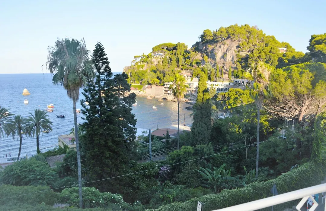 B&B A Due Passi Dal Mare-1
