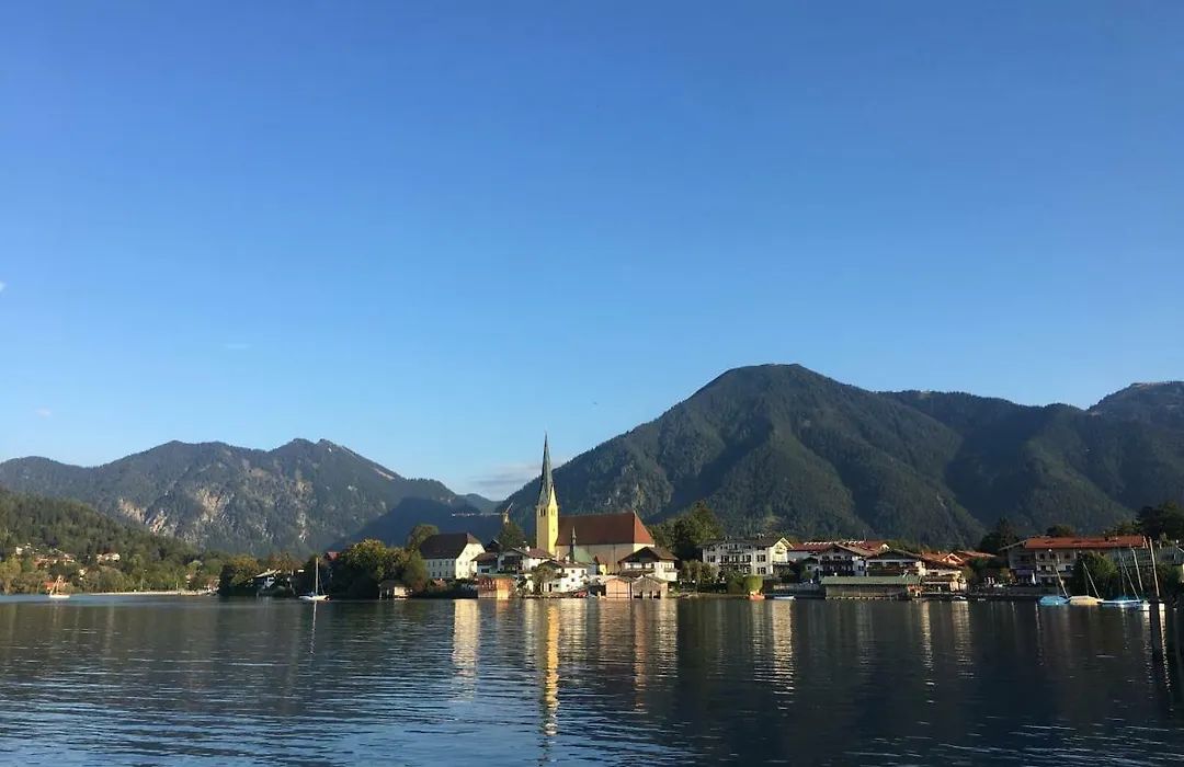 Traumhaftes Ferienhaus direkt am Tegernsee-1