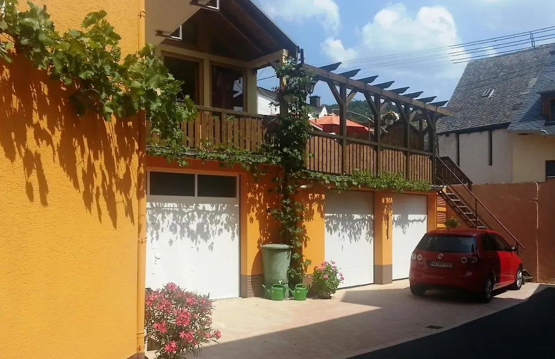 Weinstube Pension Moselblümchen-1